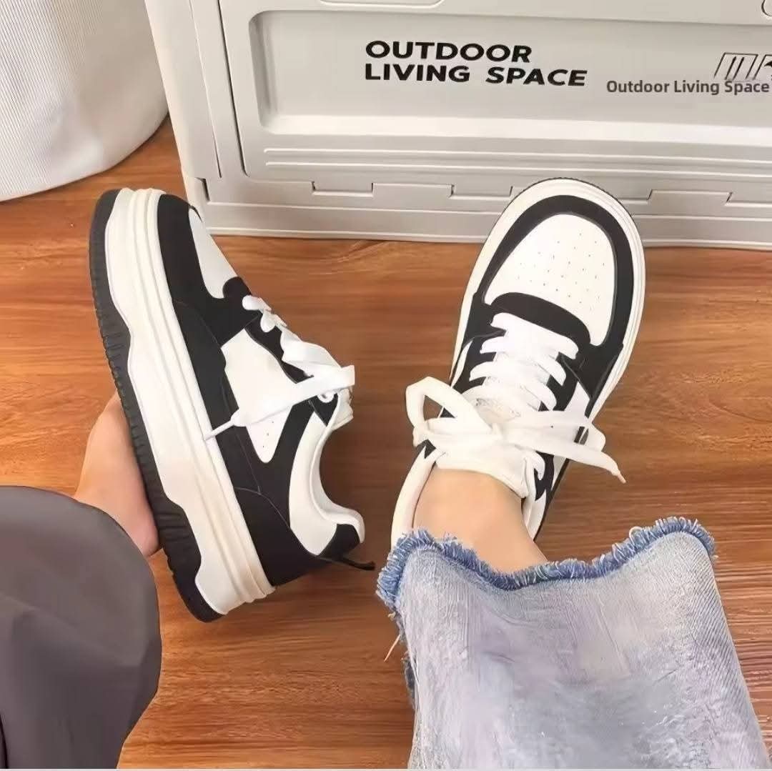 Women sneaker shoes