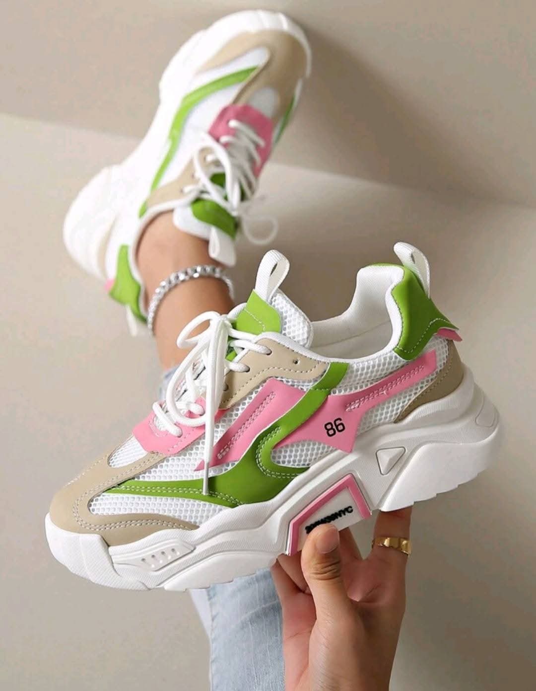 Women sneaker shoes