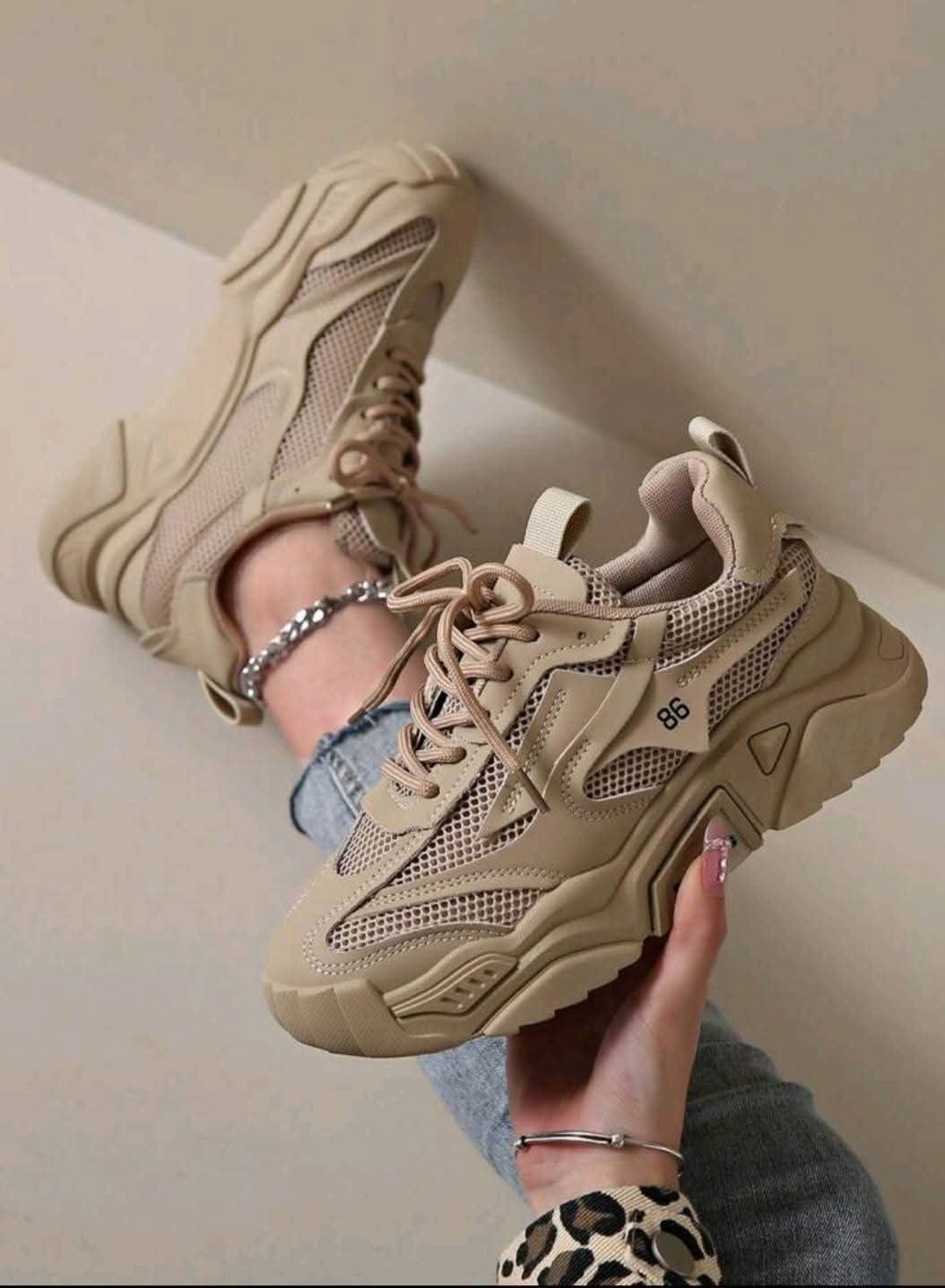 Women sneaker shoes