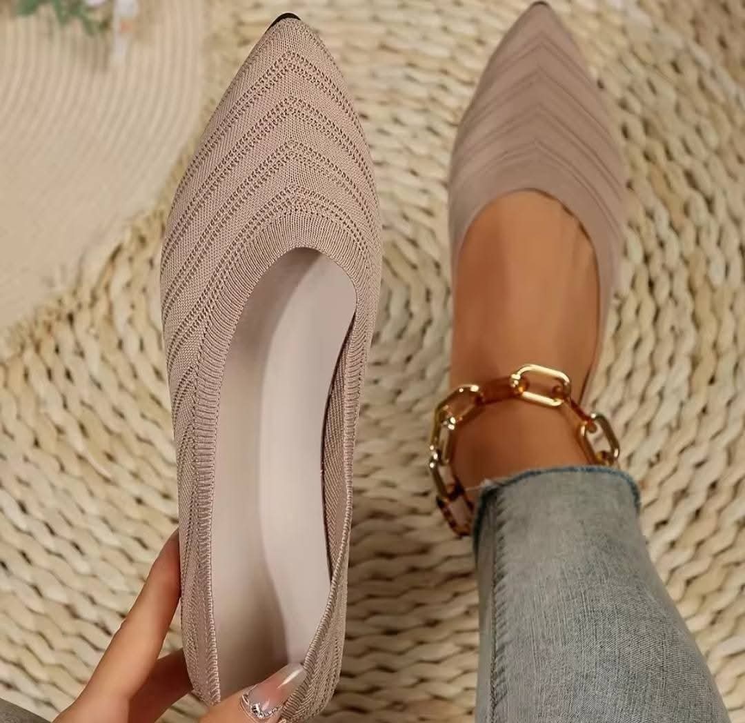 Women low heel sandal