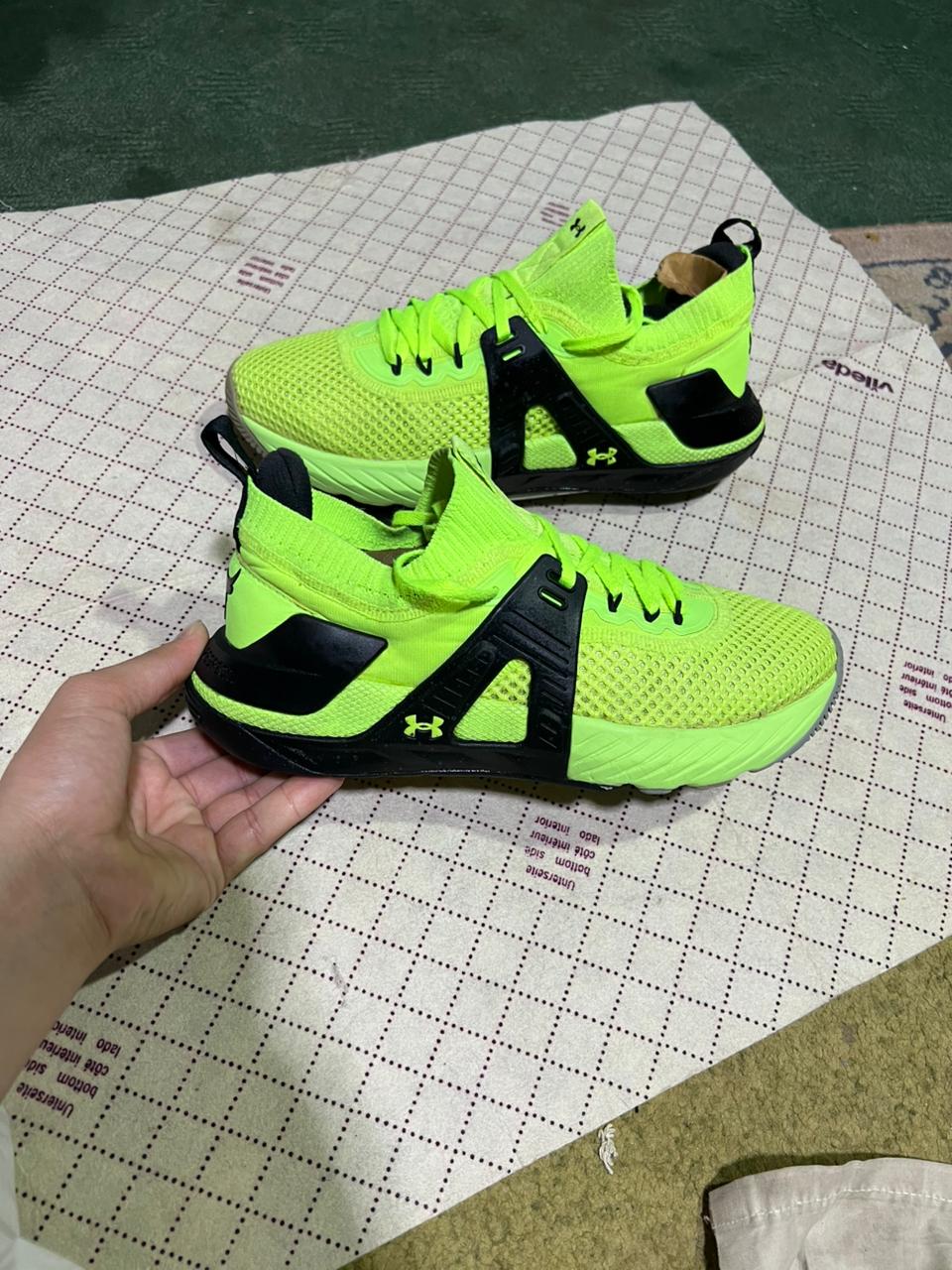 Men’s sneaker shoes