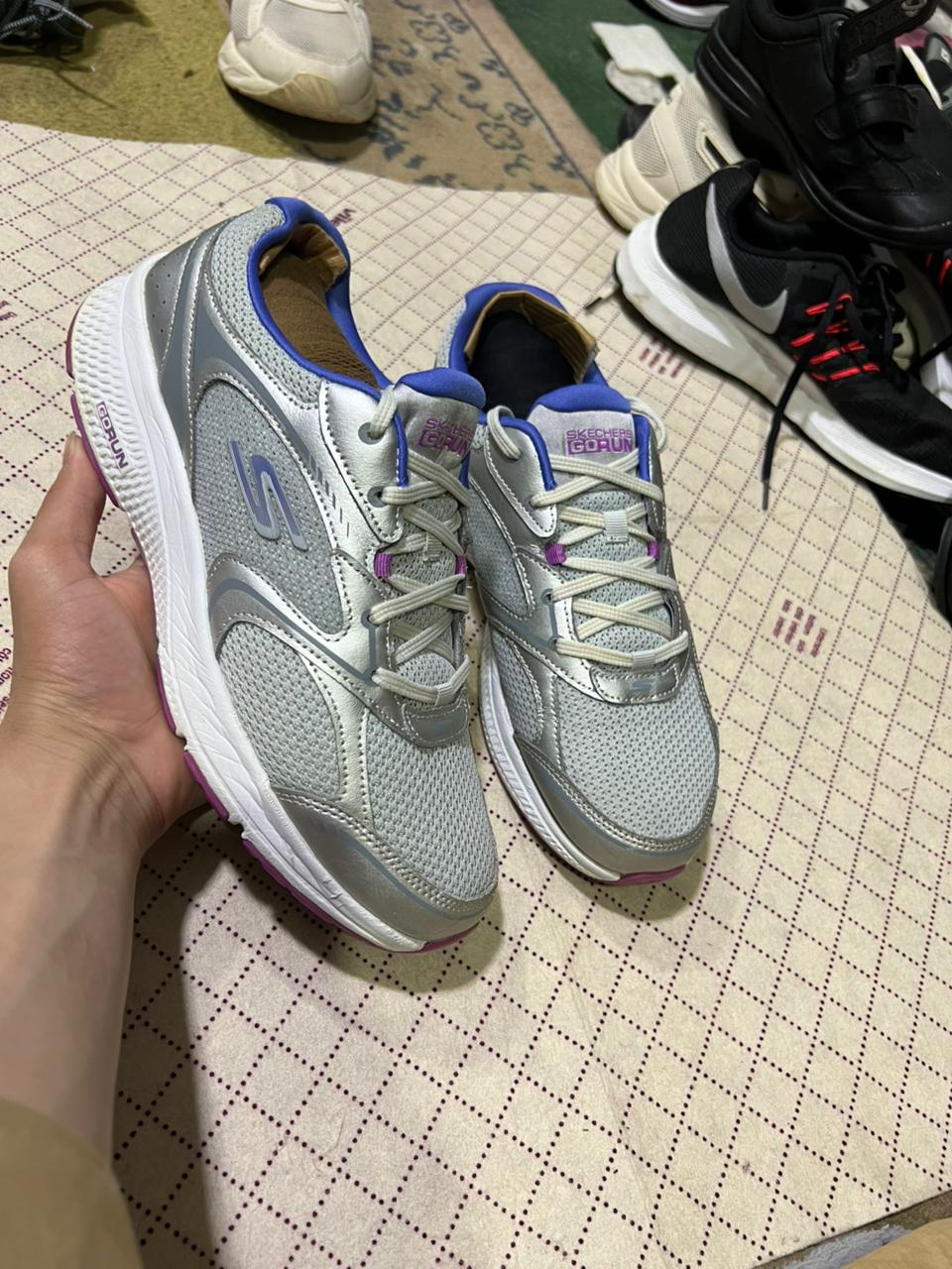 Men’s sneaker shoes