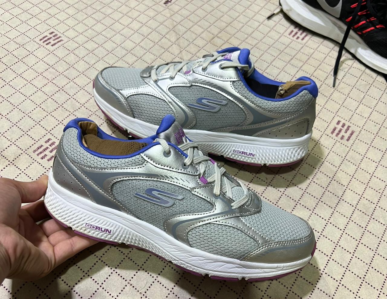 Men’s sneaker shoes