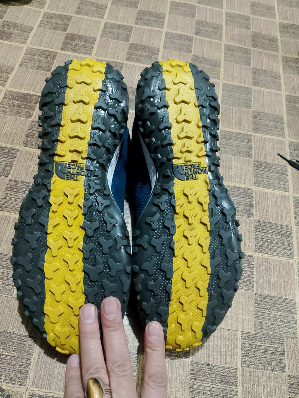 Men’s sneaker shoes