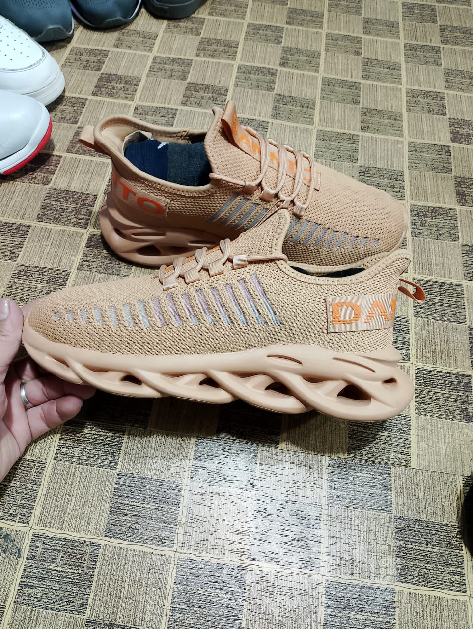 Men’s sneaker shoes