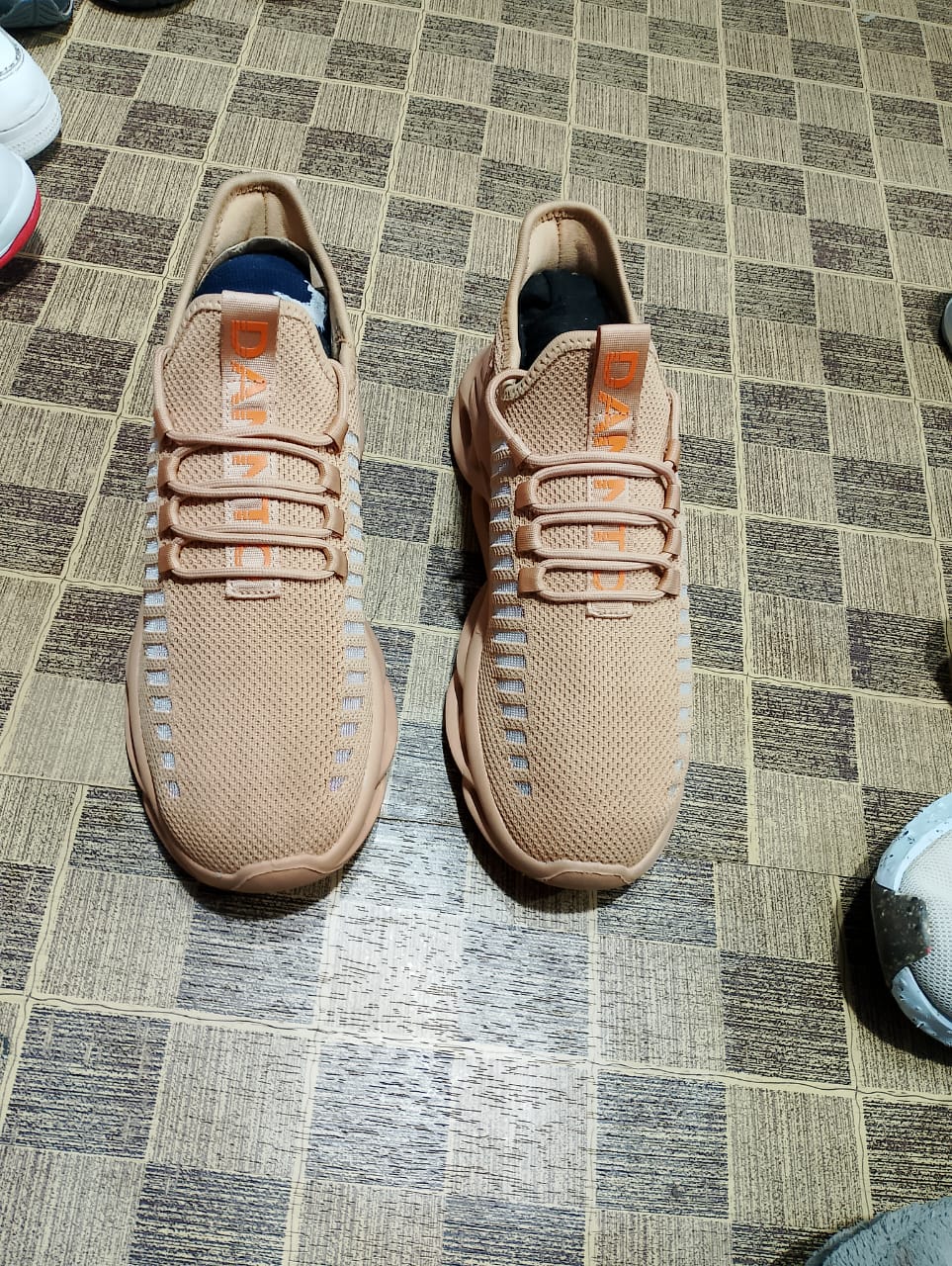 Men’s sneaker shoes