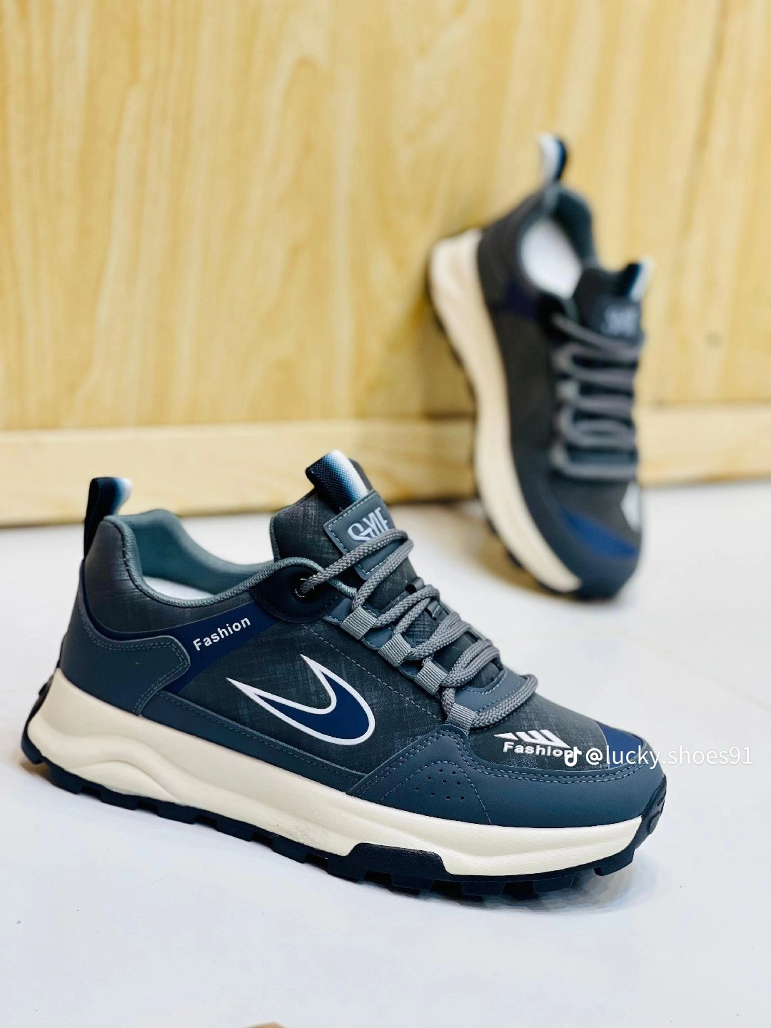 Men’s sneaker shoes