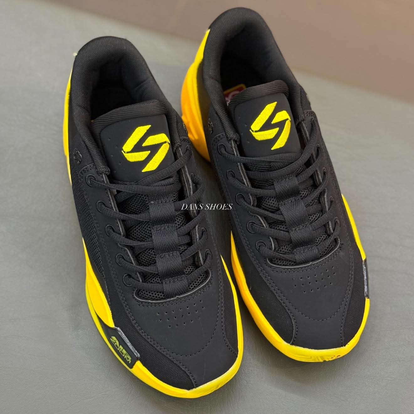 Mens sneaker shoes