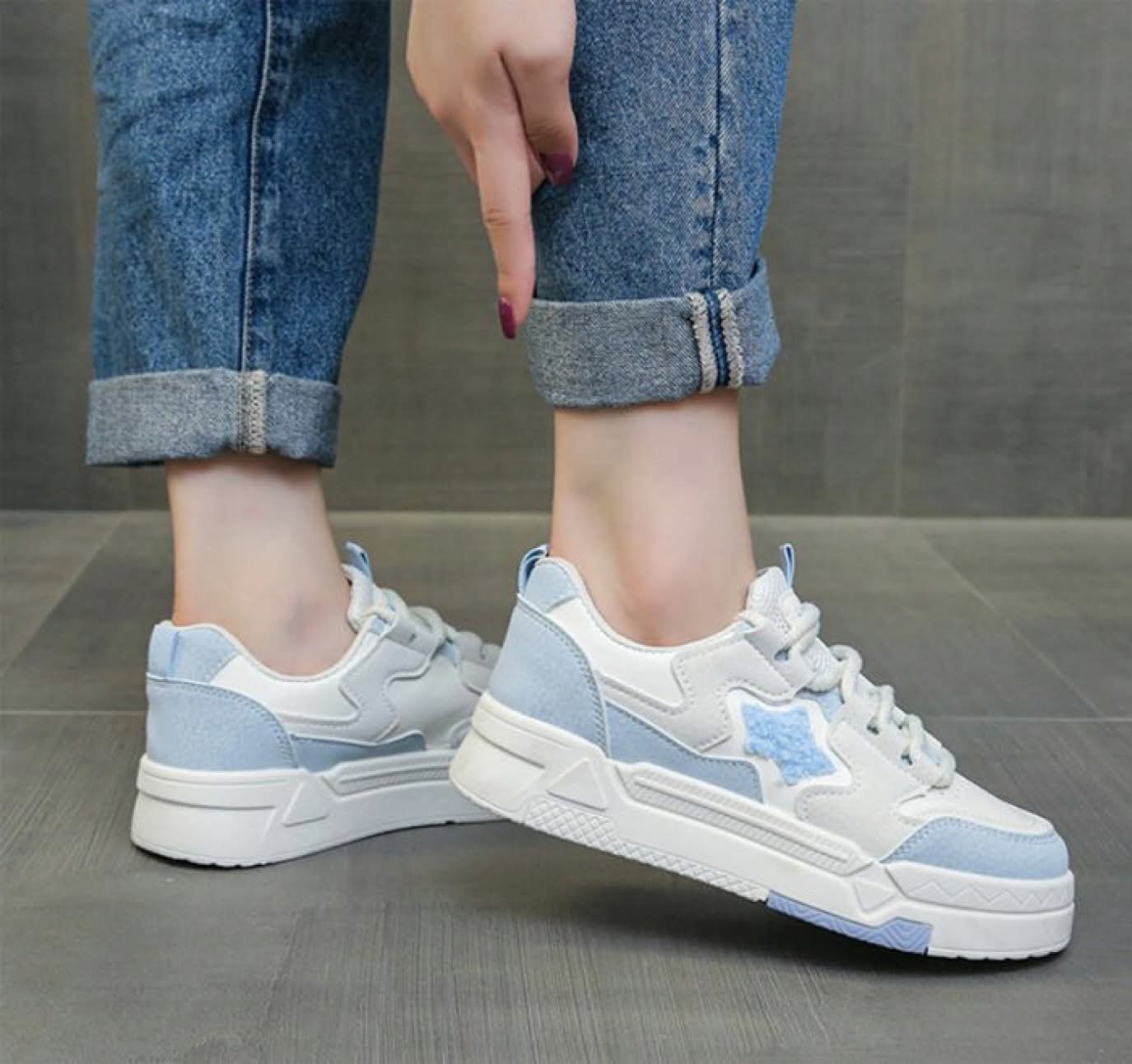 Women sneaker shoes