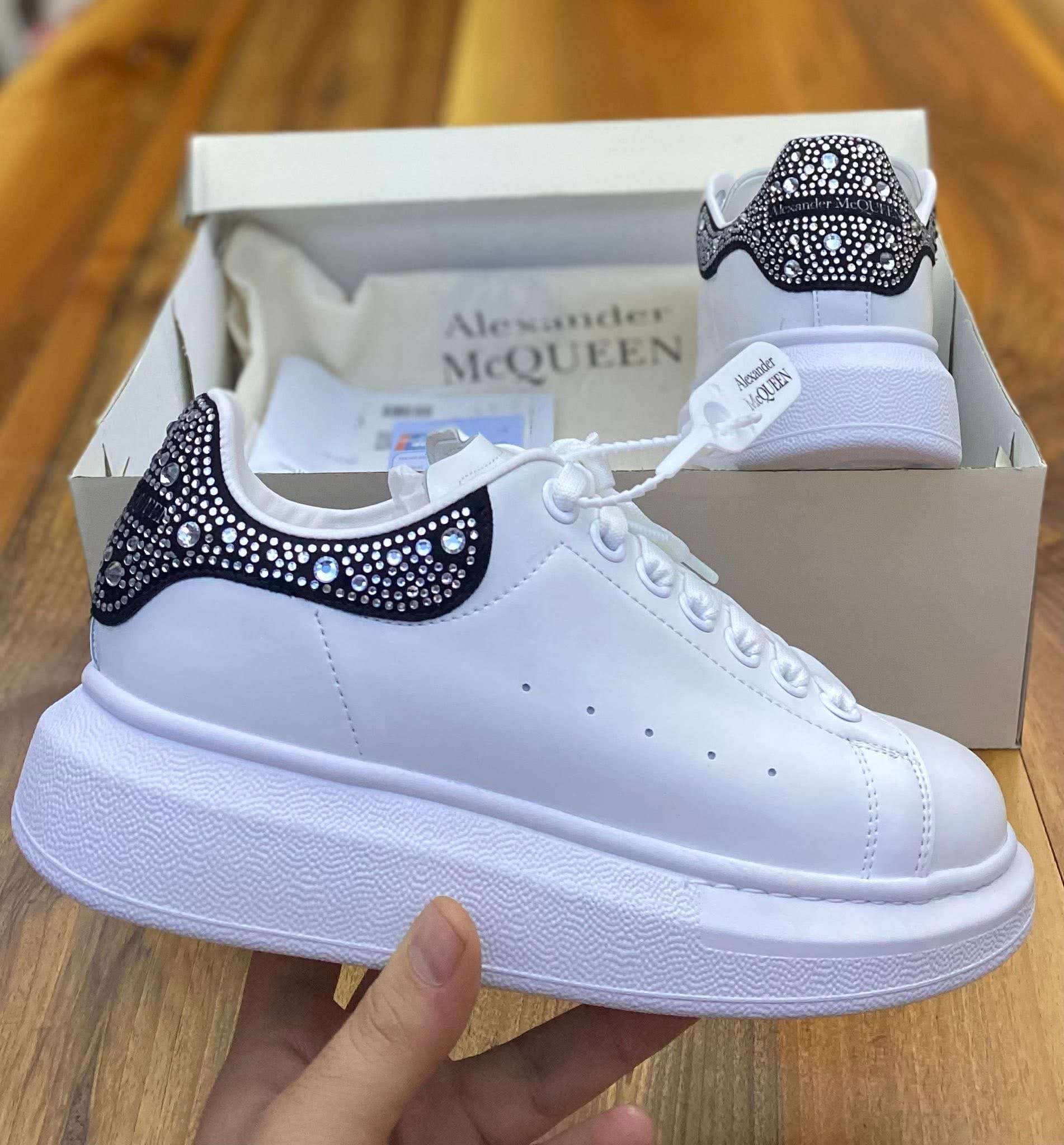 Women sneaker shoes