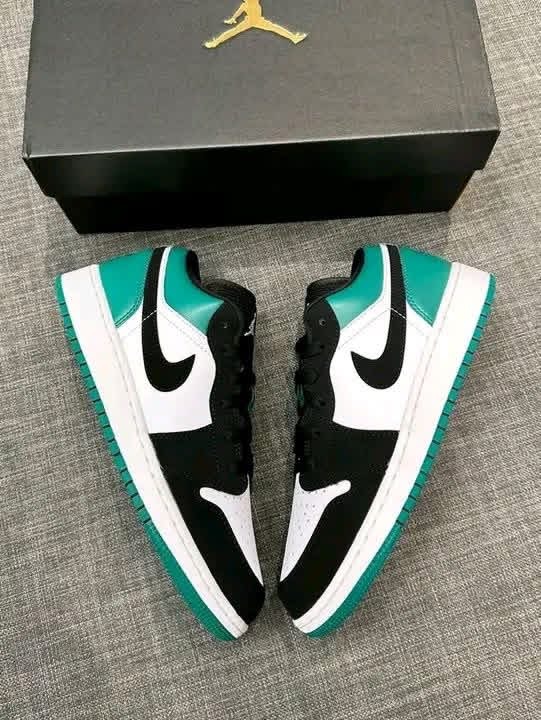 ‬ Mens sneaker shoes