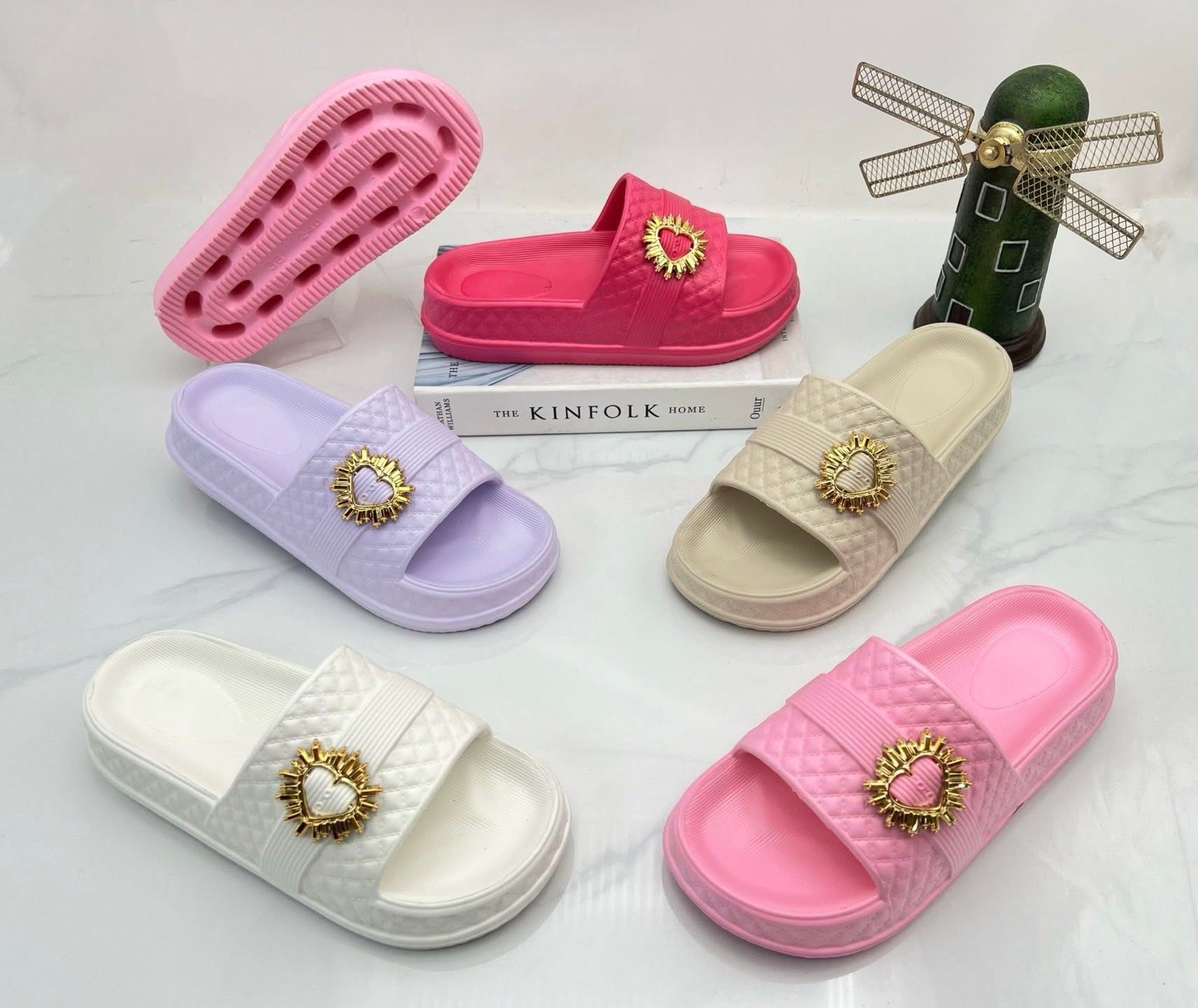 Women soft slipper