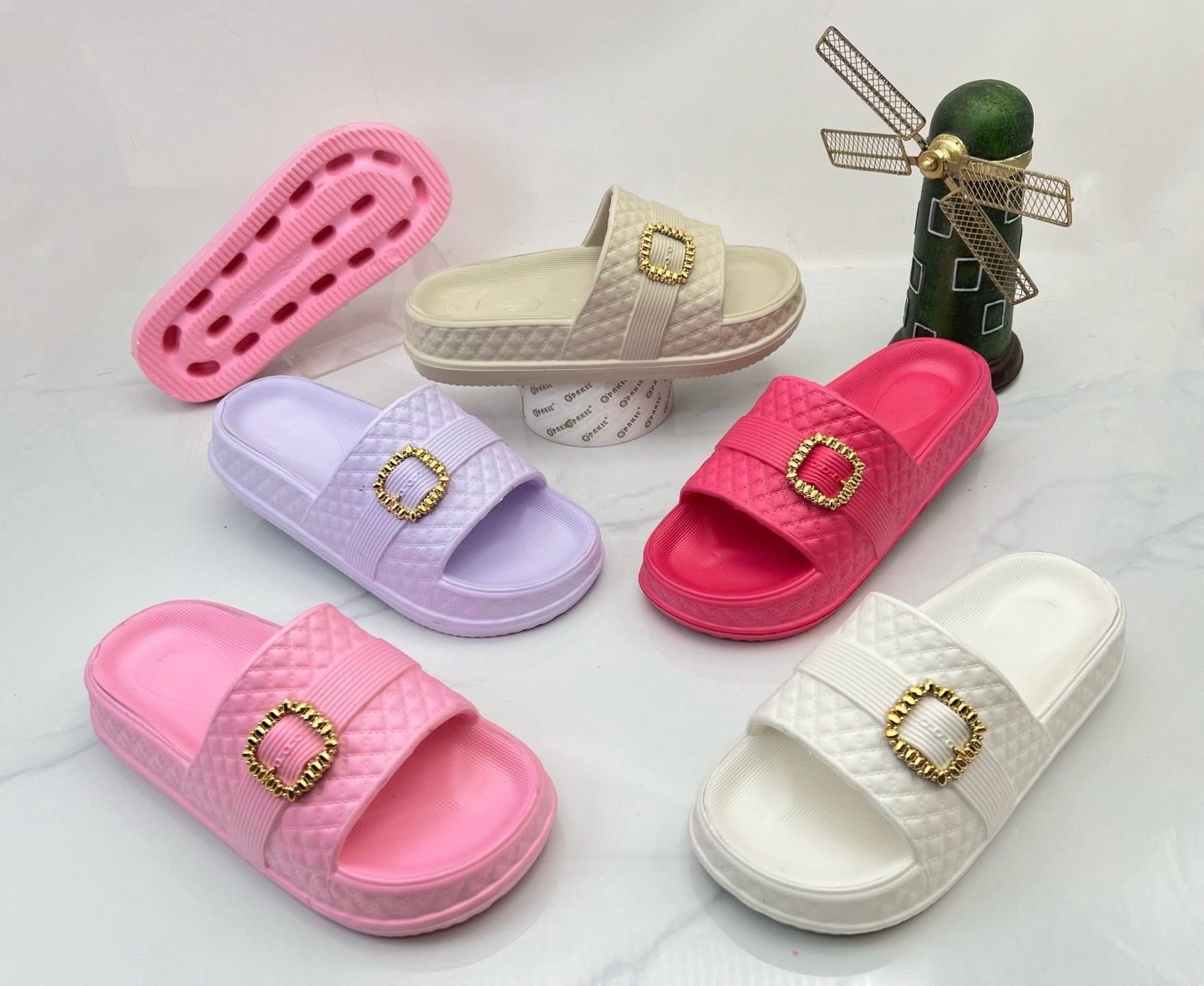 Women soft slipper