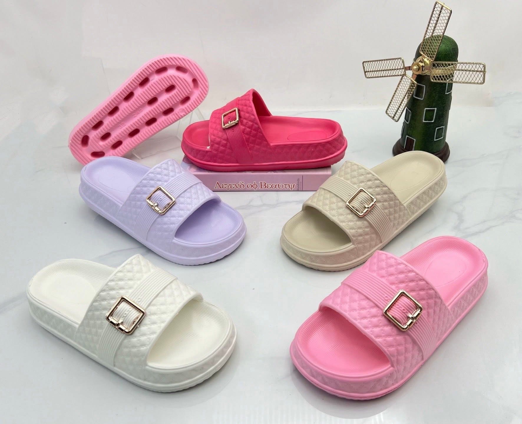 Women soft slipper
