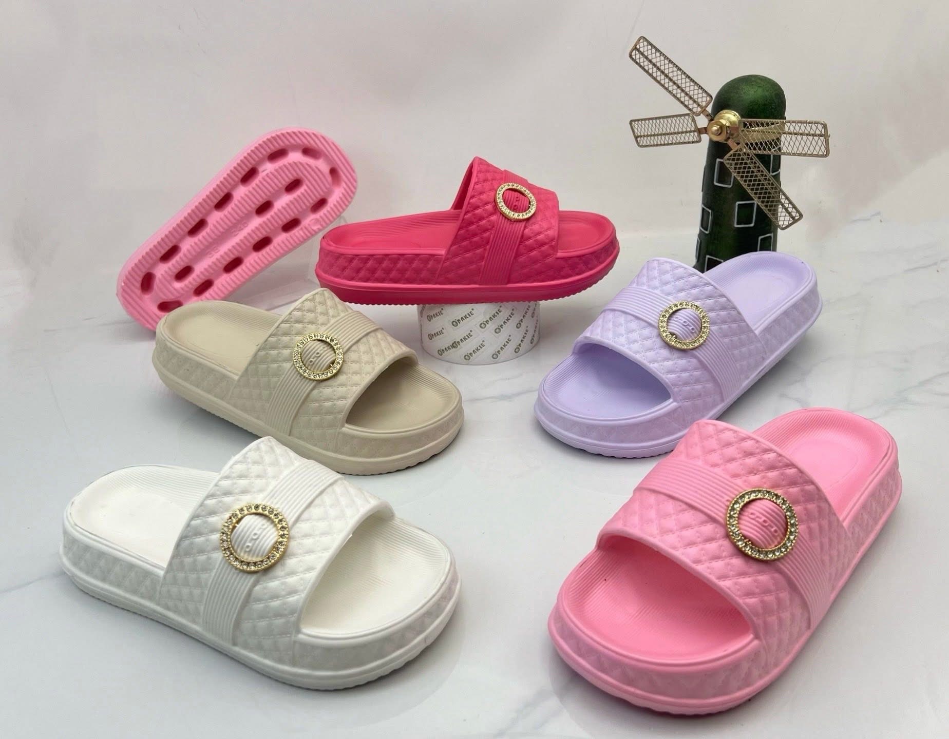 Women soft slipper
