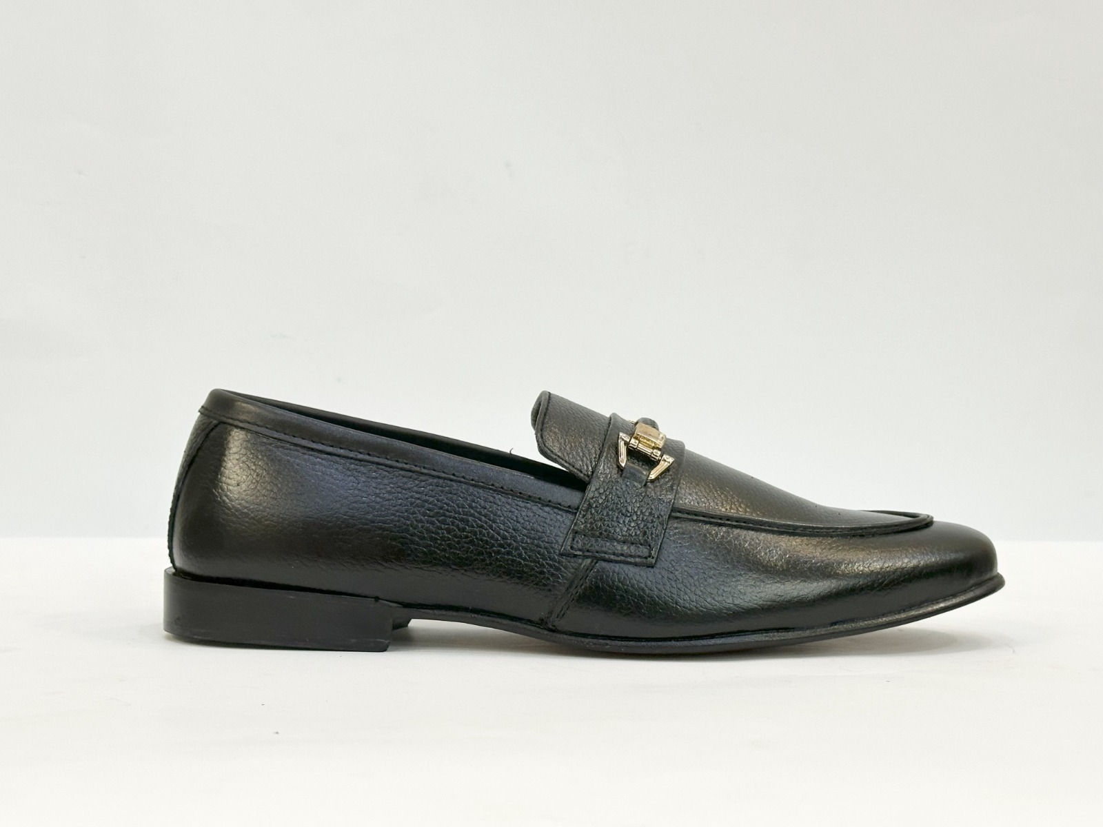 Quality fit Handcrafted Leather shoes and Chappals with free delivery mens