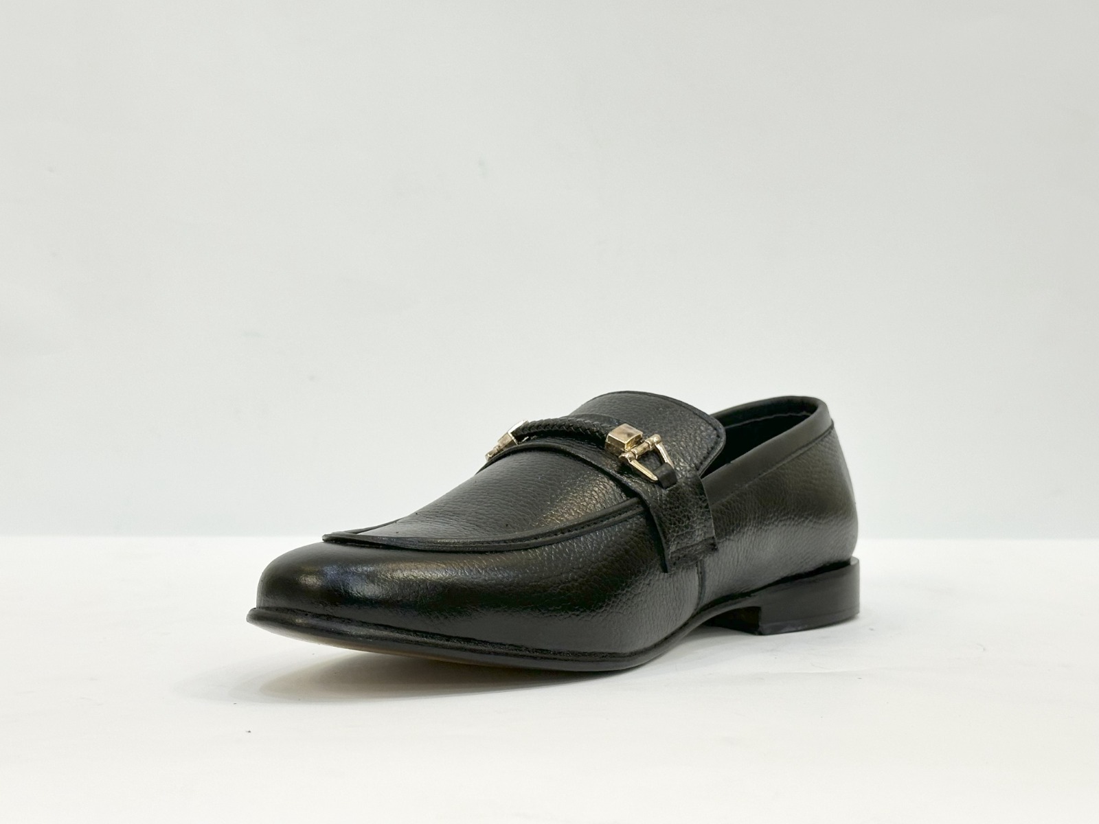 Quality fit Handcrafted Leather shoes and Chappals with free delivery mens