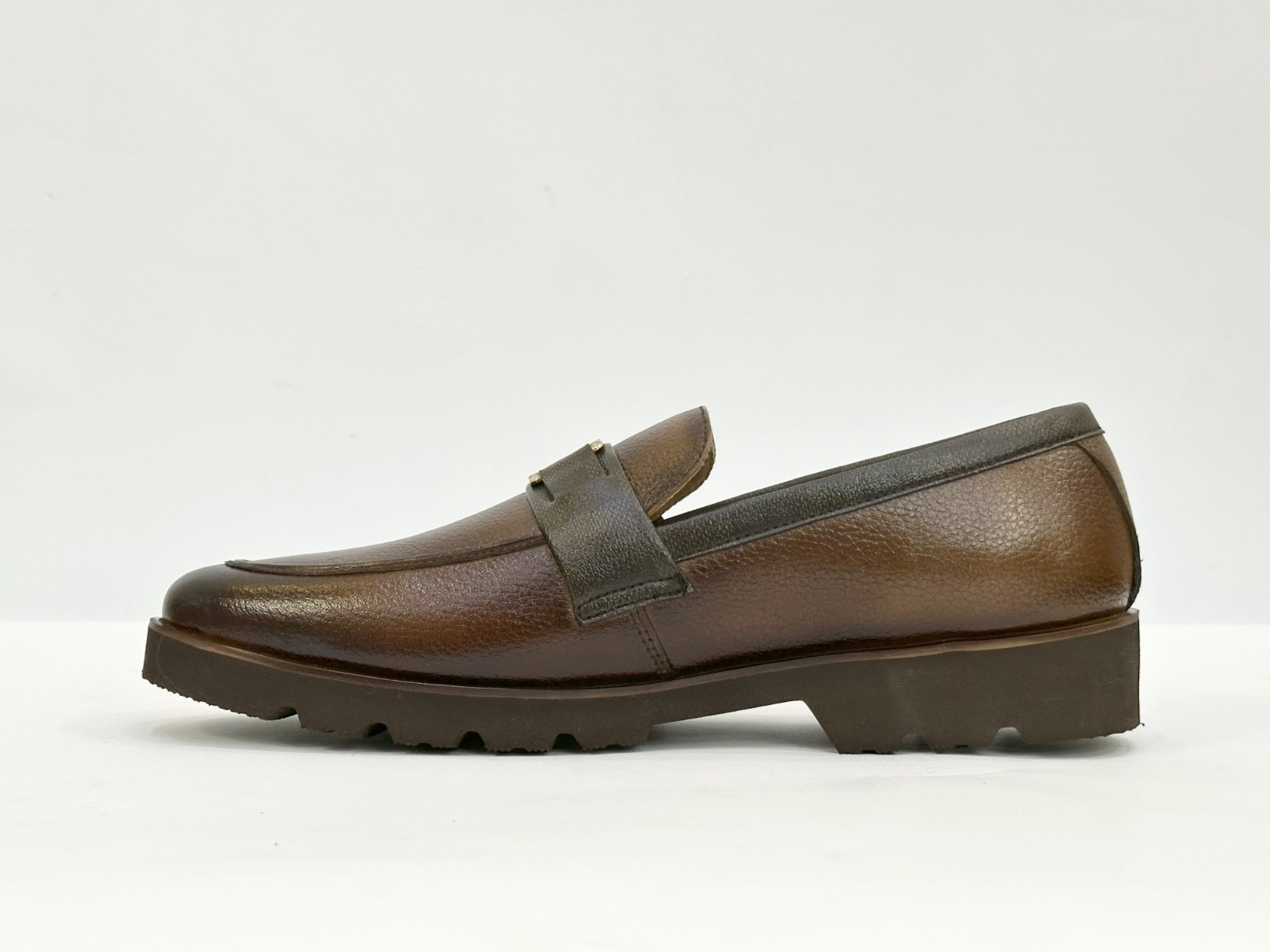 Quality fit Handcrafted Leather shoes and Chappals with free delivery mens
