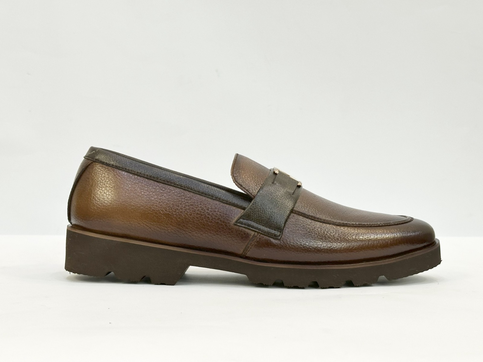 Quality fit Handcrafted Leather shoes and Chappals with free delivery mens