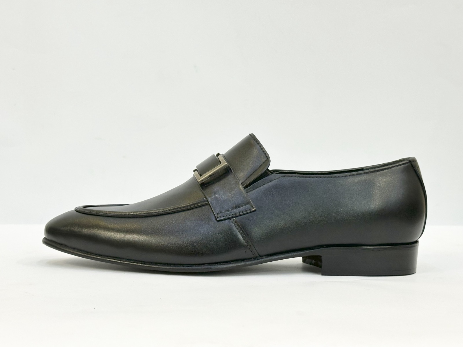 Quality fit Handcrafted Leather shoes and Chappals with free delivery mens