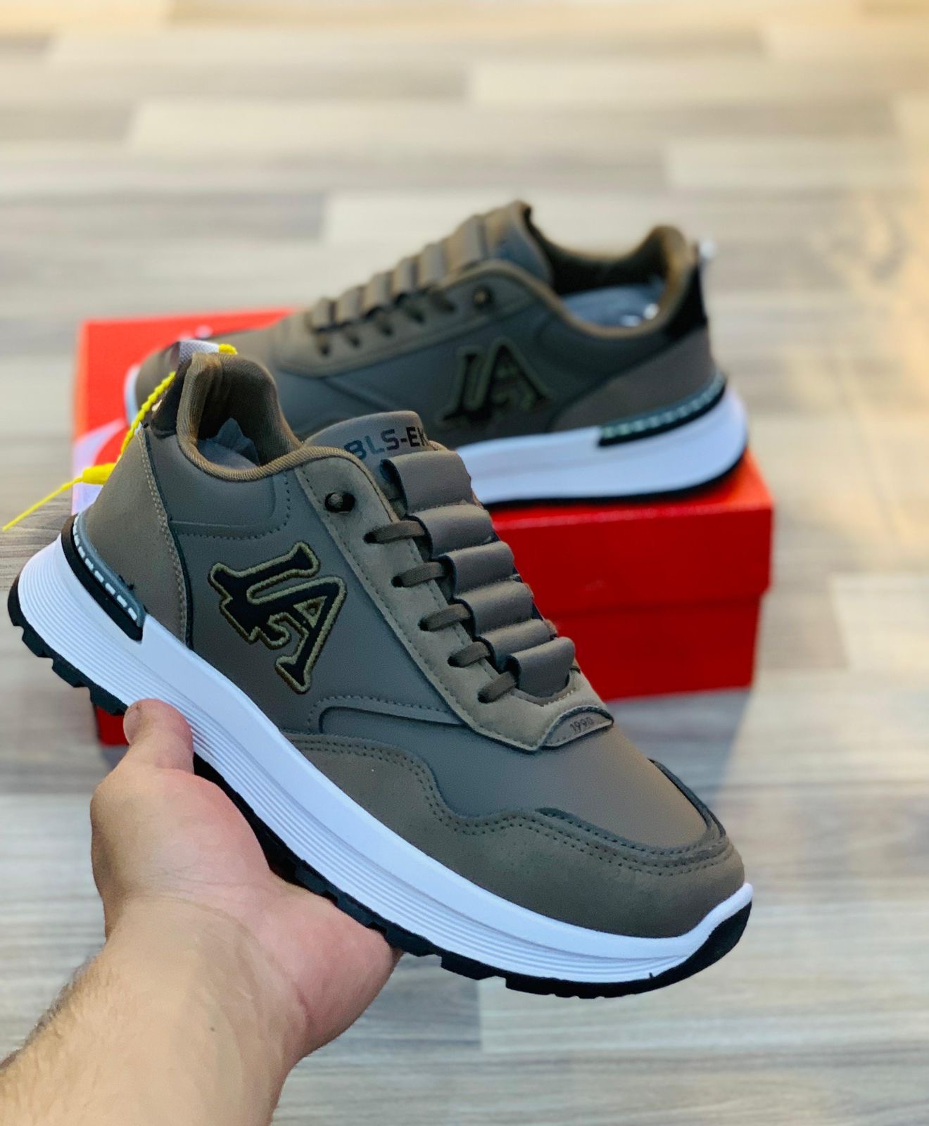 AR like Mens sneaker shoes