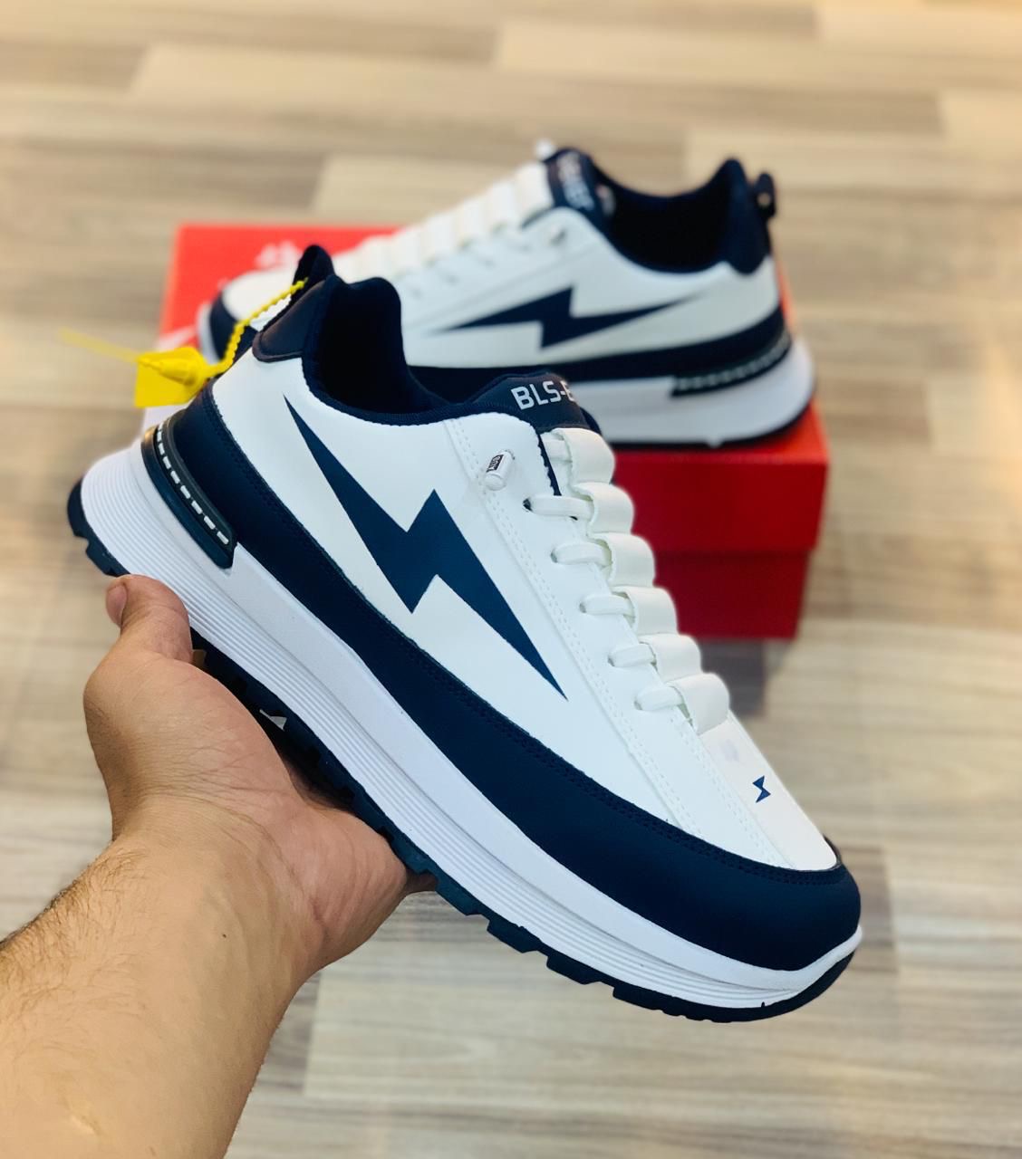 AR like Mens branded sneaker shoes