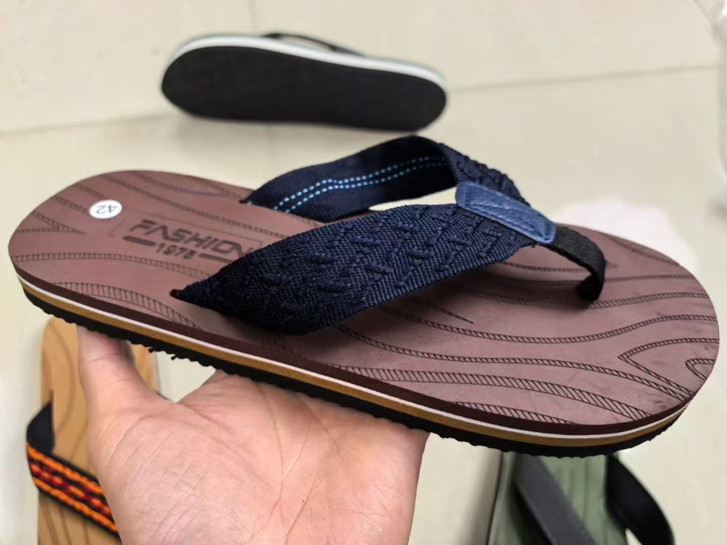 Mens navy blue flip-flop clippers