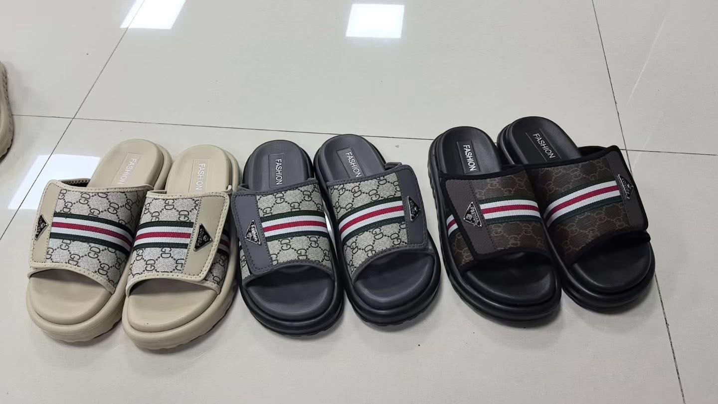 Men’s comfortable soft slippers