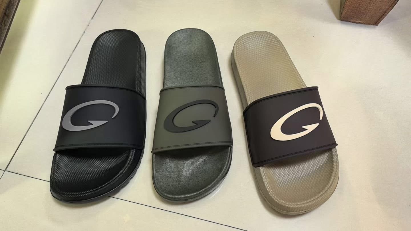 Men’s comfortable soft slippers