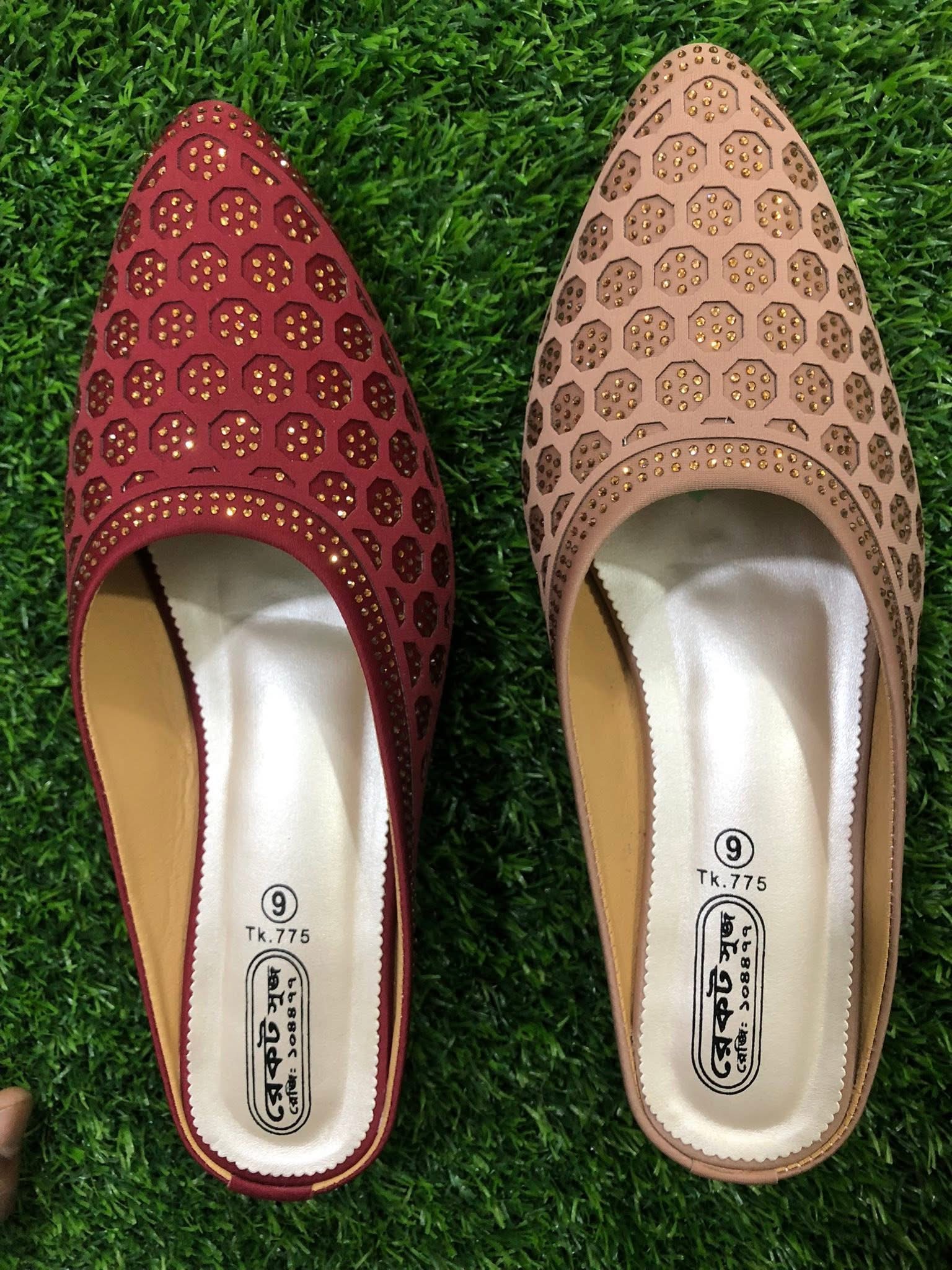 women’s pointed-toe flat shoes