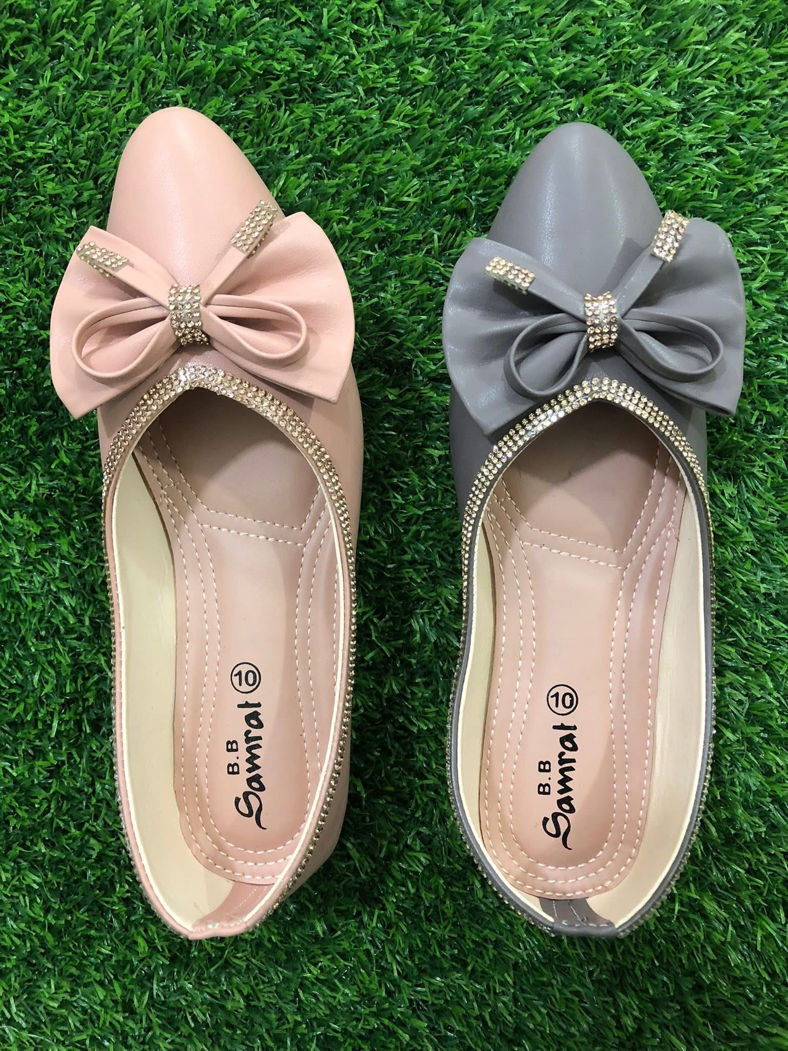 women’s pointed-toe flat shoes