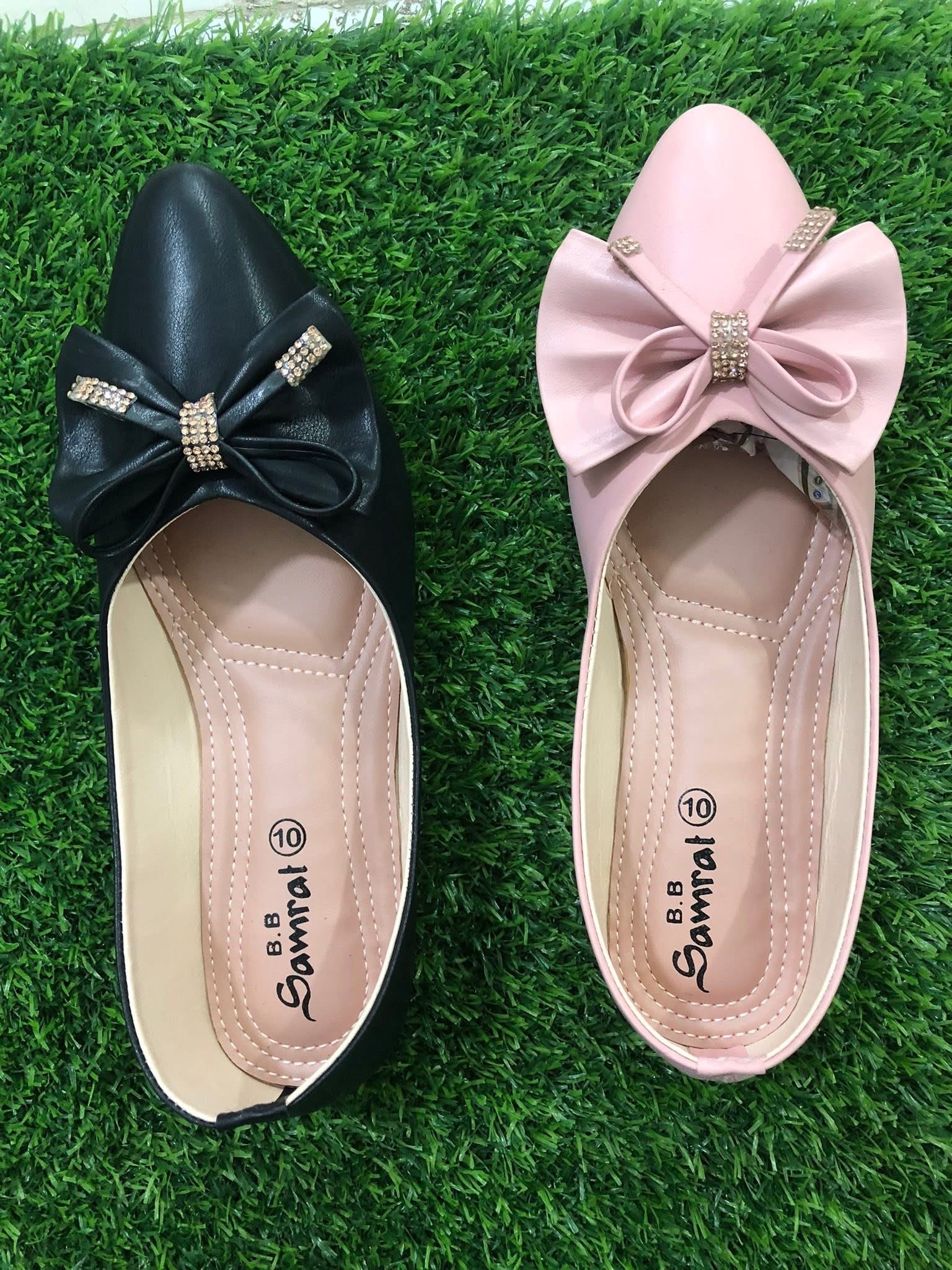 women’s pointed-toe flat shoes