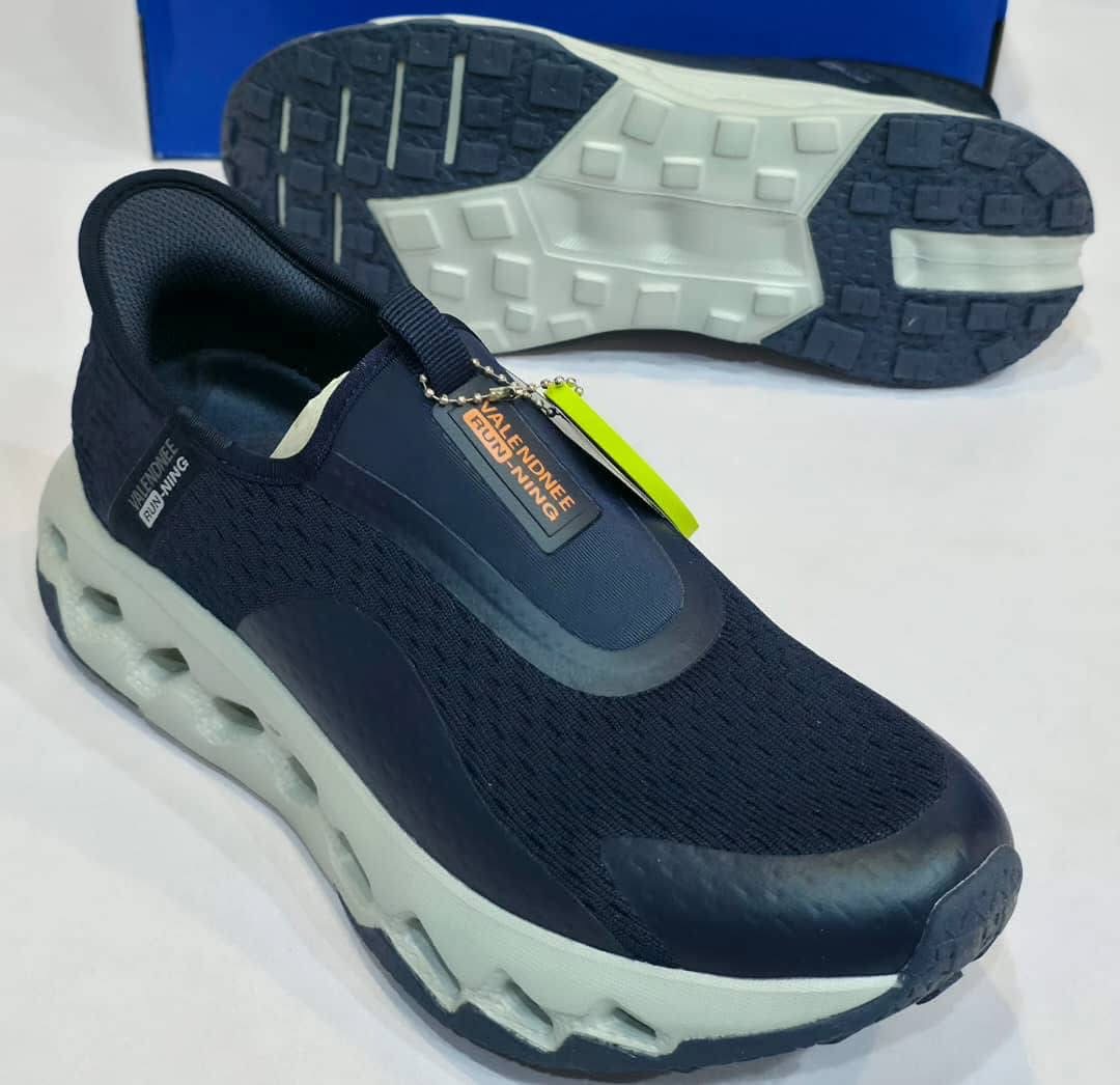 Mens skecher shoes very confident