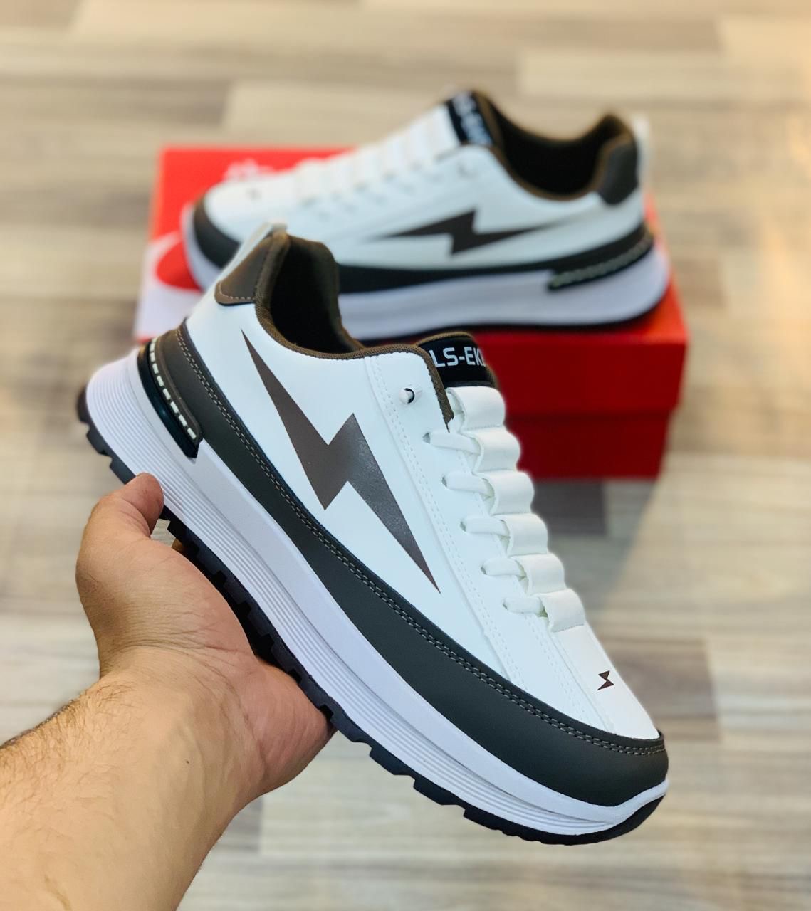 AR like Mens branded sneaker shoes