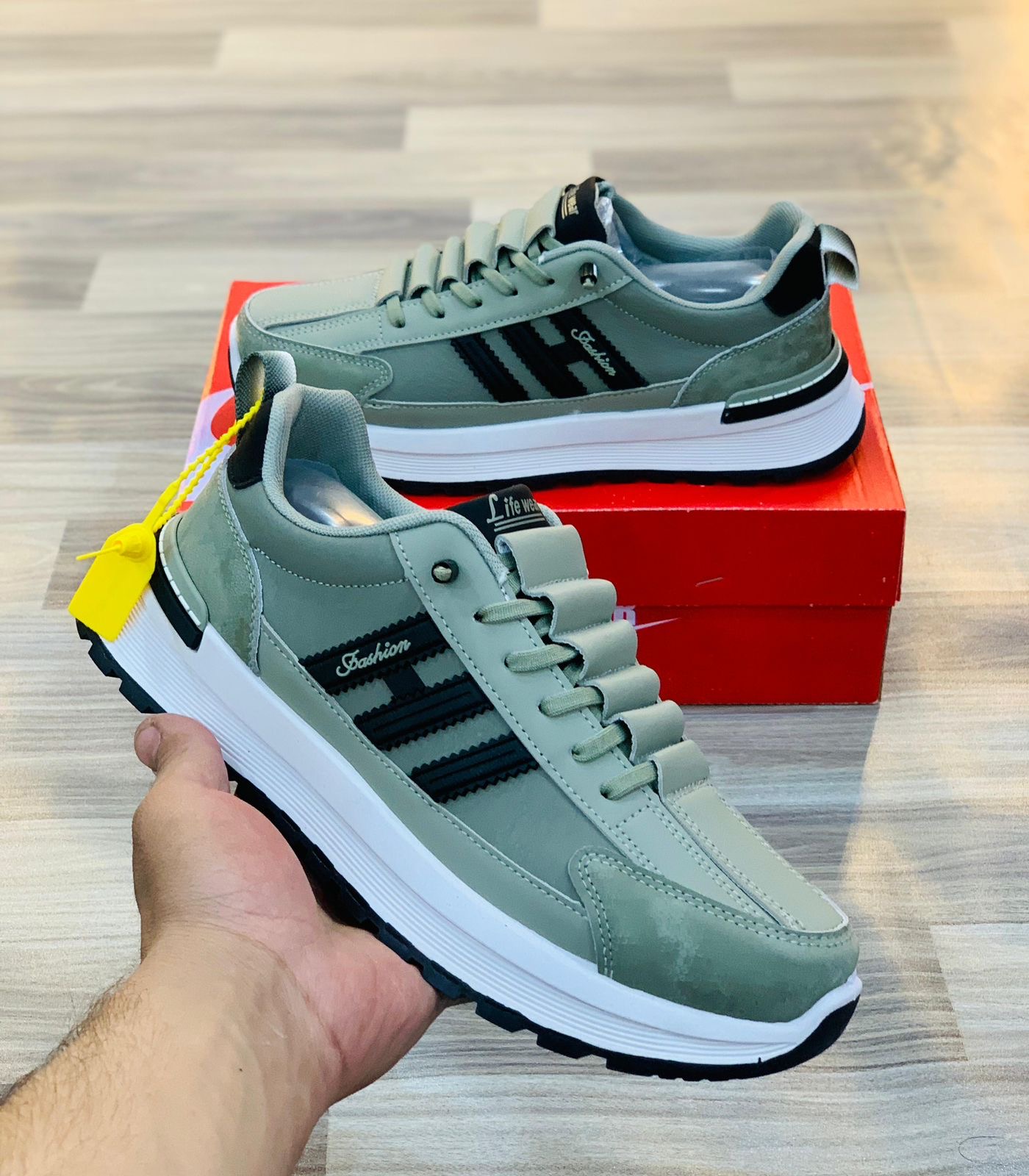 AR like Mens sneaker shoes